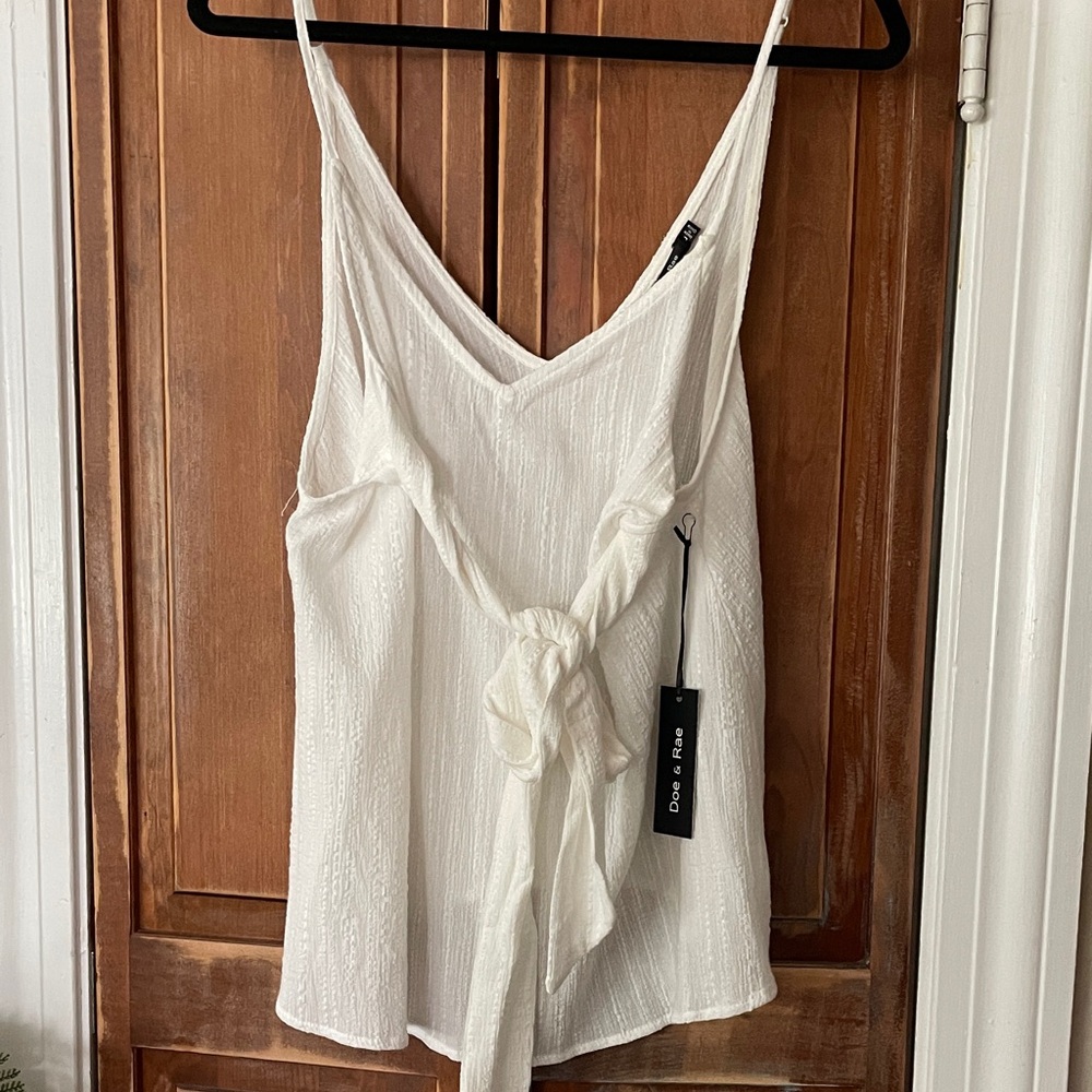 Doe & Rar Chic White Tie-Front or back Top
